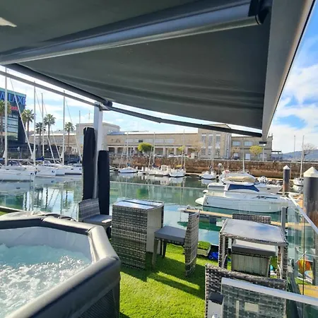 船上ホテル Barco-apartamento En El Nautico De