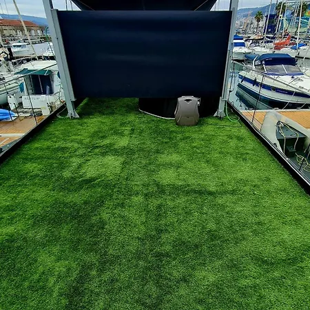 Barco-apartamento En El Nautico De