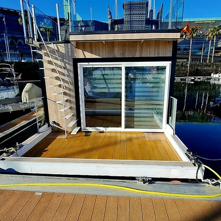 Πλωτό κατάλυμα Barco-apartamento En El Nautico De