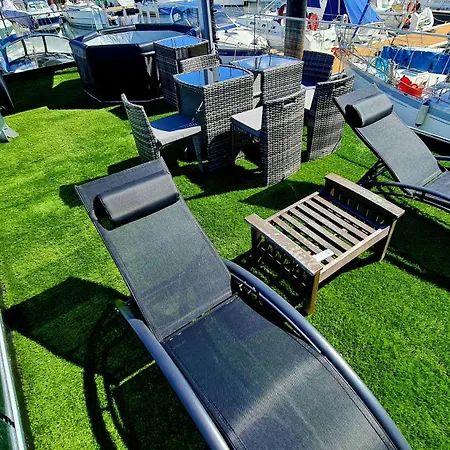 Barco-apartamento En El Nautico De Úszó hotel