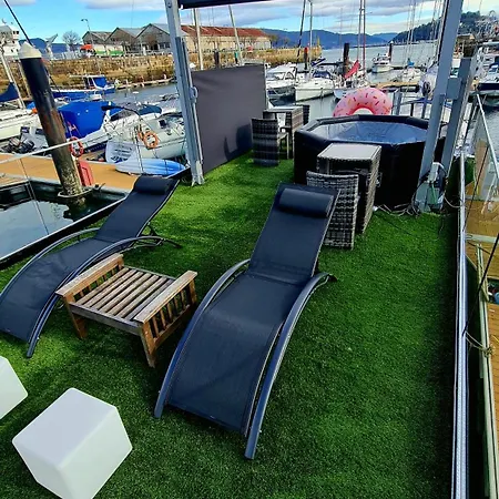 Barco-apartamento En El Nautico De ヴィーゴ