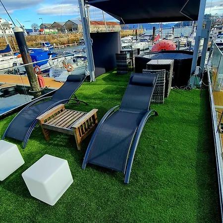 Barco-apartamento En El Nautico De