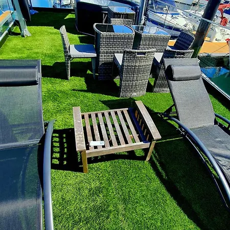 Barco-apartamento En El Nautico De Úszó hotel