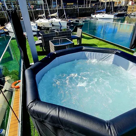 Barco-apartamento En El Nautico De 船上ホテル ヴィーゴ