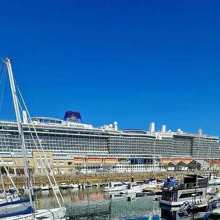 Barco-apartamento En El Nautico De
