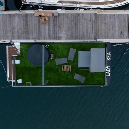 Barco-apartamento En El Nautico De Úszó hotel