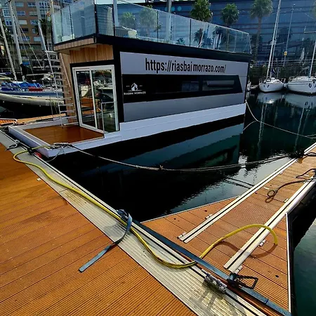 船上ホテル Barco-apartamento En El Nautico De *