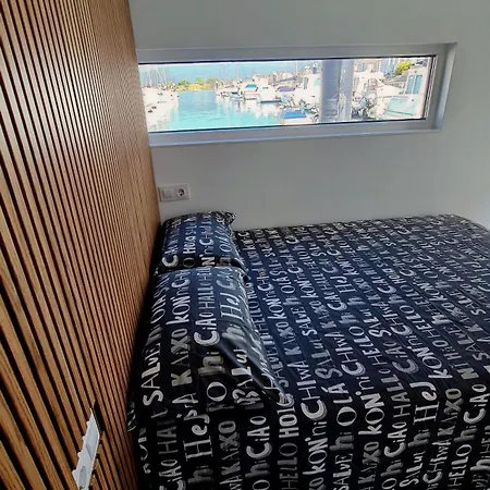 船上ホテル Barco-apartamento En El Nautico De ヴィーゴ