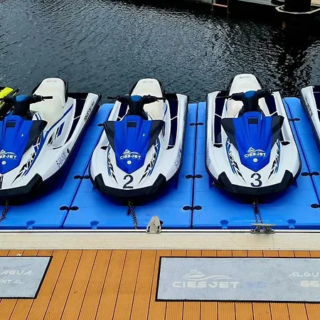 ספינת מלון Barco-apartamento En El Nautico De *