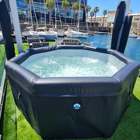 Barco-apartamento En El Nautico De *