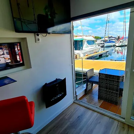 Botel Barco-apartamento En El Nautico De *