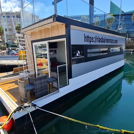 Barco-apartamento En El Nautico De *