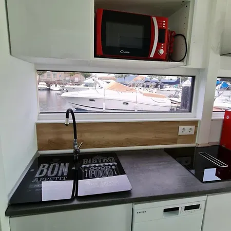 Barco-apartamento En El Nautico De ヴィーゴ