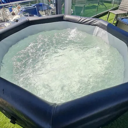 Barco-apartamento En El Nautico De *