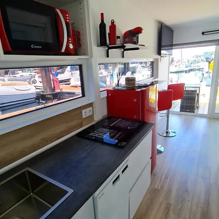 Barco-apartamento En El Nautico De