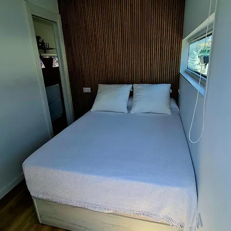 Barco-apartamento En El Nautico De
