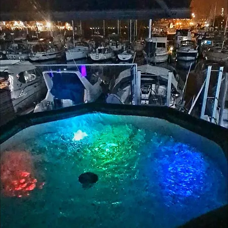 Barco-apartamento En El Nautico De