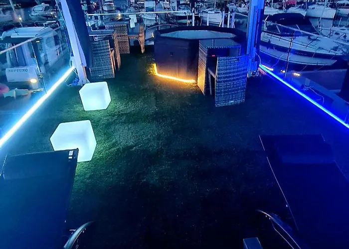 Barco-apartamento En El Nautico De Tekne *