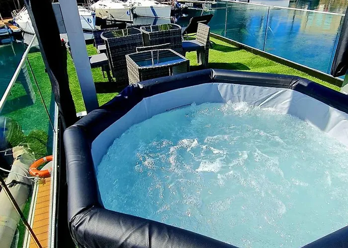 Barco-apartamento En El Nautico De Tekne Vigo