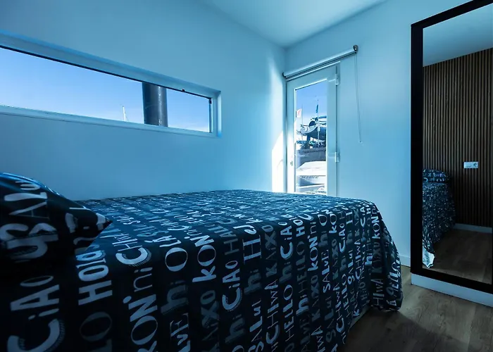 Tekne Barco-apartamento En El Nautico De *