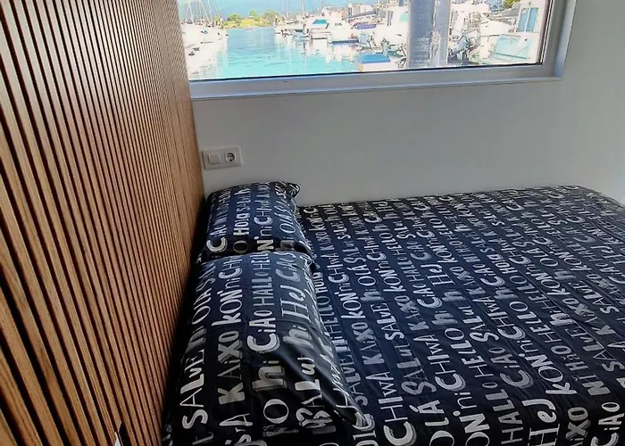 Tekne Barco-apartamento En El Nautico De Vigo