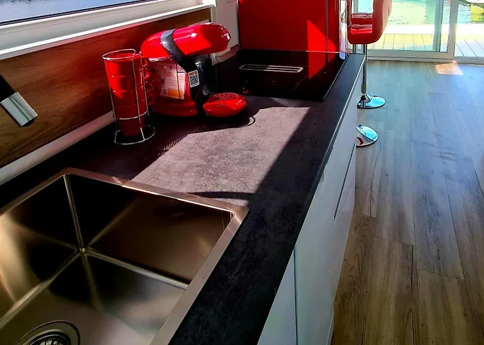 Tekne Barco-apartamento En El Nautico De *