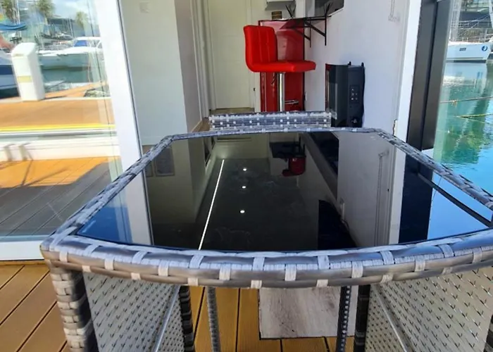 Barco-apartamento En El Nautico De * Vigo