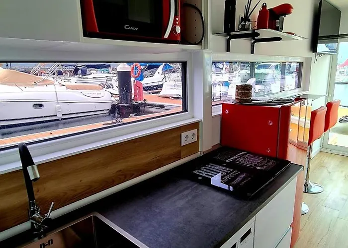 Barco-apartamento En El Nautico De Tekne *