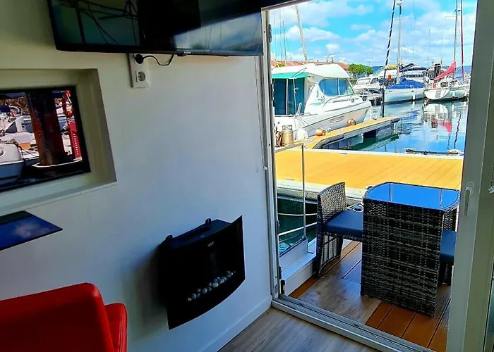 Tekne Barco-apartamento En El Nautico De *