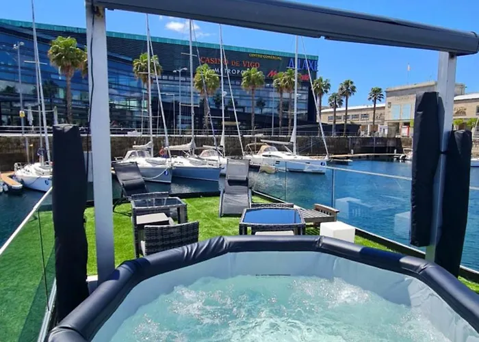 Barco-apartamento En El Nautico De Tekne Vigo