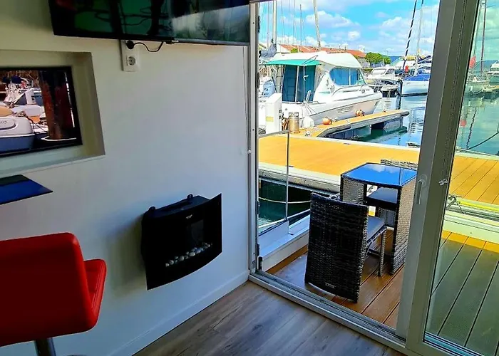 Tekne Barco-apartamento En El Nautico De Vigo