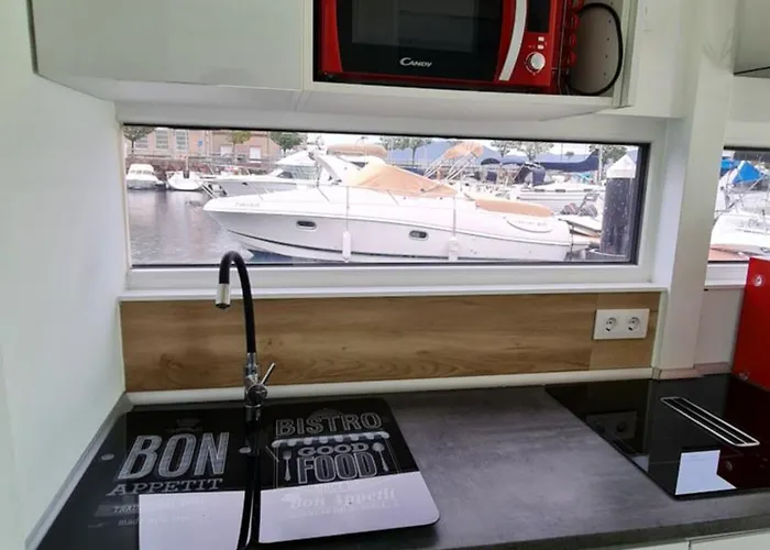 Barco-apartamento En El Nautico De Vigo
