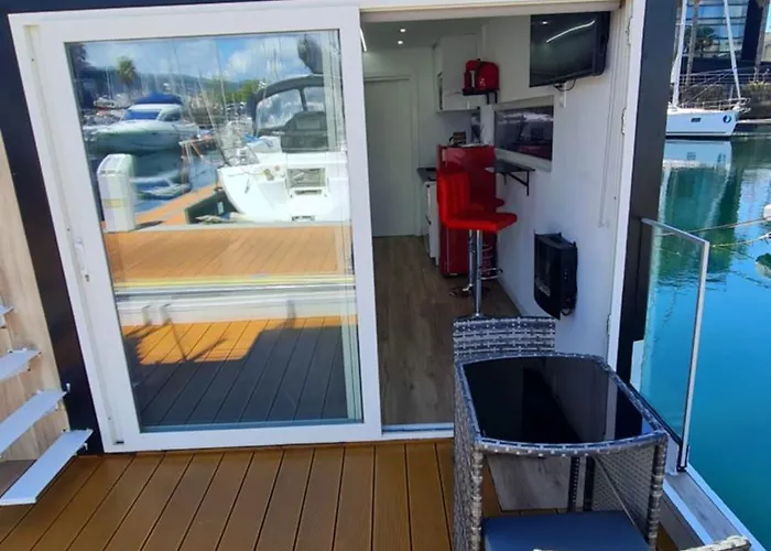 Barco-apartamento En El Nautico De Tekne