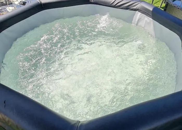 Barco-apartamento En El Nautico De *