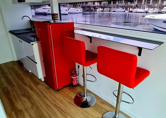 Tekne Barco-apartamento En El Nautico De *